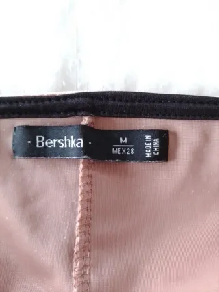 Top Bershka tirantes encaje rosa y negro
