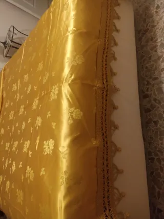 Copriletto vintage raso anni '60 oro