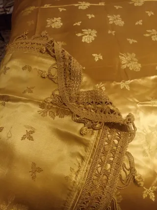 Copriletto vintage raso anni '60 oro