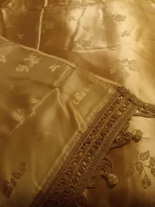 Copriletto vintage raso anni '60 oro