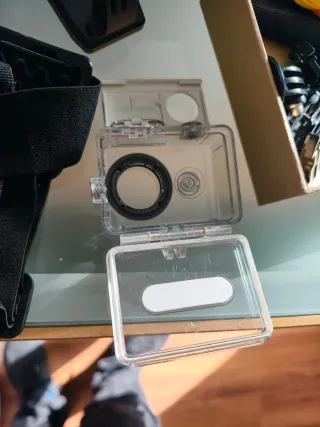 Cámara Xiaomi Yi con accesorios y funda