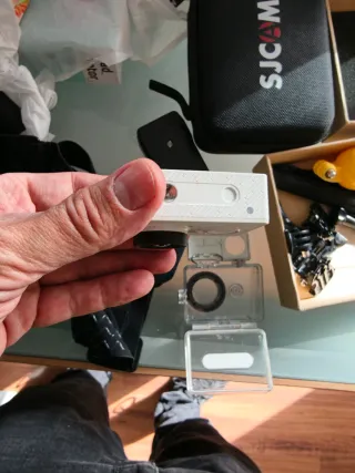 Cámara Xiaomi Yi con accesorios y funda