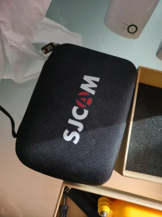 Cámara Xiaomi Yi con accesorios y funda