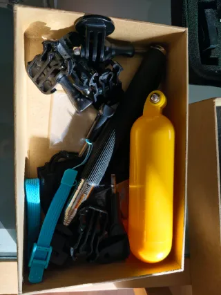 Cámara Xiaomi Yi con accesorios y funda