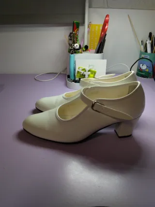 Zapatos Sevillana Blancos Talla 38
