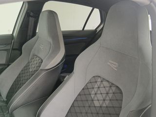 Volkswagen Golf R-Line eTSI