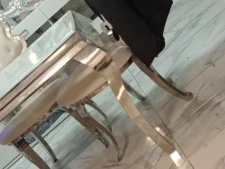 Mesa cristal y 4 sillas trono blancas