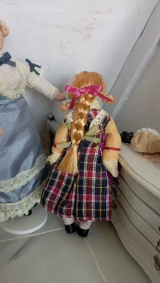Bellissima Miniatura Bambina Del Prado 1:12  Nuova