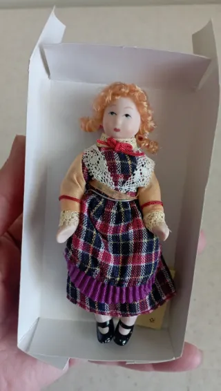Bellissima Miniatura Bambina Del Prado 1:12  Nuova
