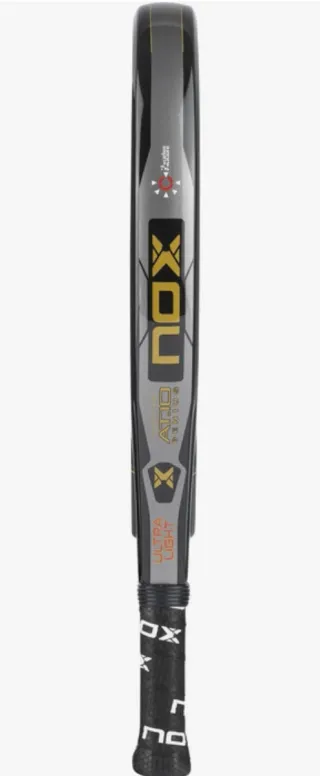 Pala de pádel NOX AT.10 Genius Ultra Light