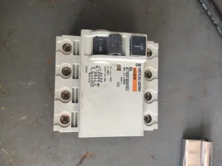 Merlin Gerin multi9 ID Interruptor