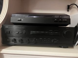 Tocadiscos DUAL y Amplificador YAMAHA Negro