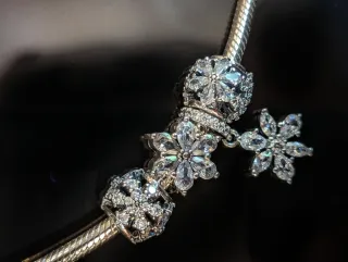 Charm Pandora Flor Herbario Brillante 3D.