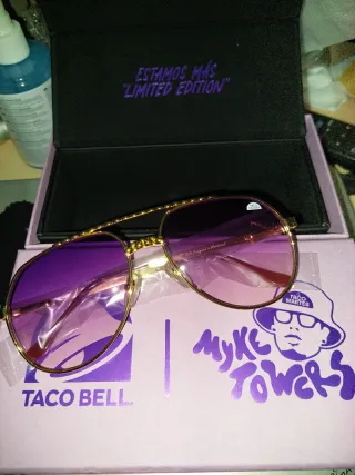 Gafas Myke Towers x Taco Bell Doradas Moradas