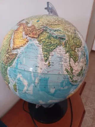 Mappamondo da tavolo con rilievi