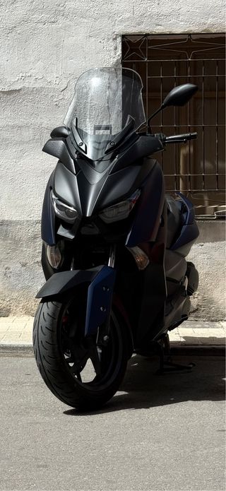 Yamaha XMAX 300 Negra y Azul