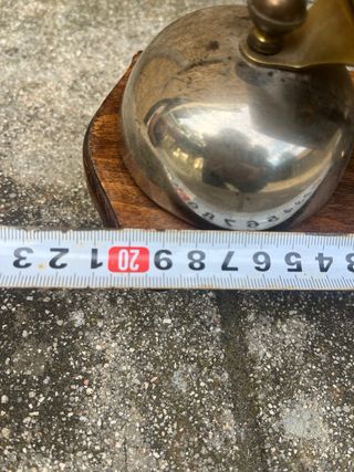 Orologio sveglia antico con campane