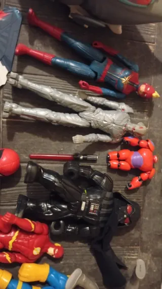 Figuras Marvel Originales con Accesorios