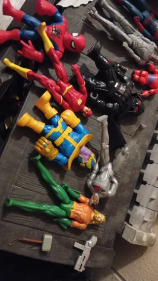Figuras Marvel Originales con Accesorios