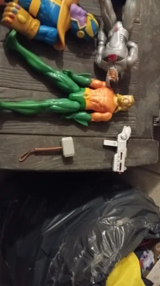Figuras Marvel Originales con Accesorios
