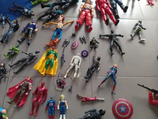 Figuras Marvel Originales con Accesorios