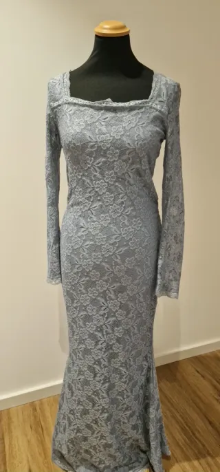 Vestido longo azul claro rendado