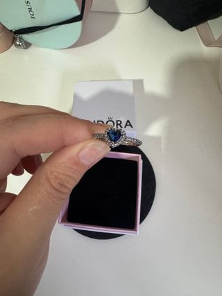 Anillo plateado con  Corazón Azul brillante plata