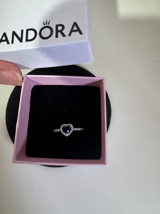 Anillo plateado con  Corazón Azul brillante plata