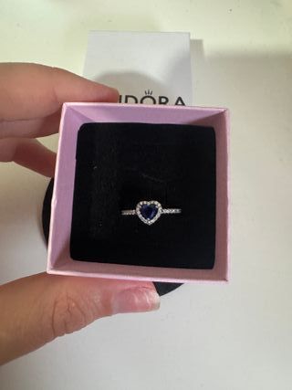 Anillo plateado con  Corazón Azul brillante plata
