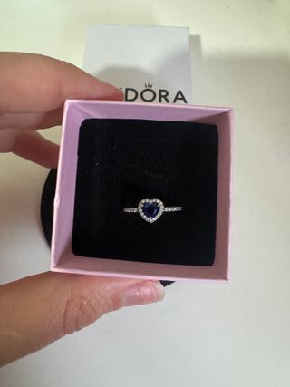 Anillo plateado con  Corazón Azul brillante plata