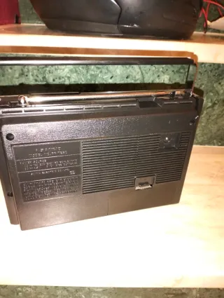 Radio Sanyo AP 7260 FM/SW/MW Beige/Negro