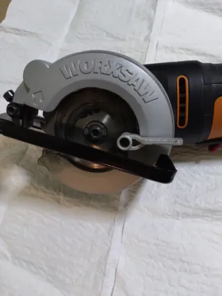 Mini sierra circular WORX 400W