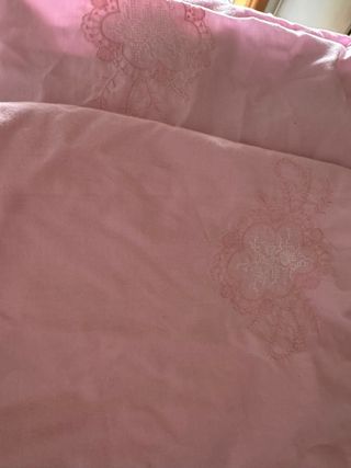 Juego de sábanas de verano rosa con bordados