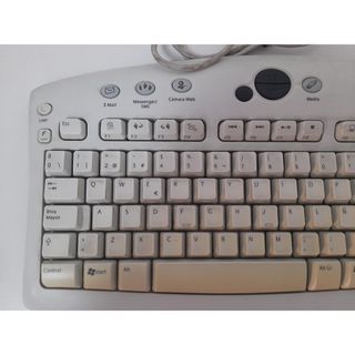 Teclado Logitech y Webcam