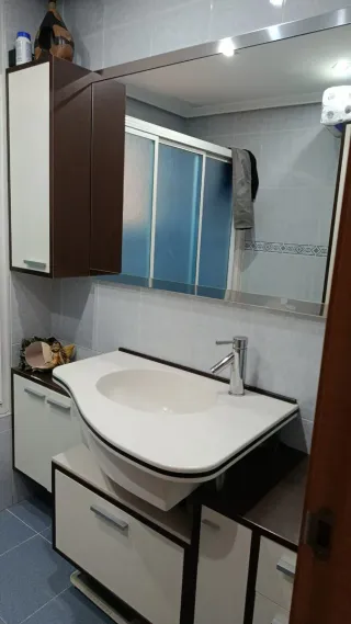 Mueble de baño completo con lavabo