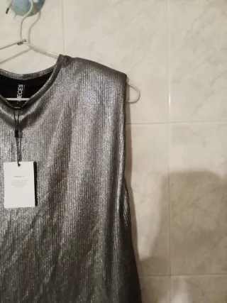 Camiseta Pieces plateada tirantes verano mujer.