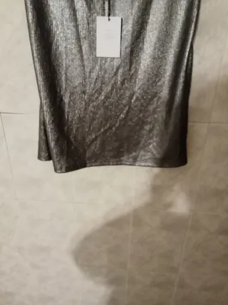 Camiseta Pieces plateada tirantes verano mujer.