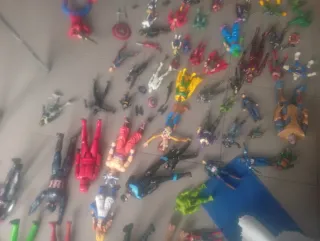Figuras Marvel con Armas y Escudos
