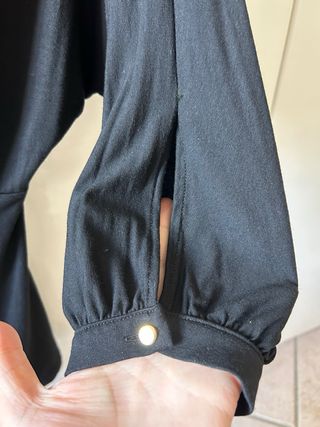 Celyn b. Top nero con dettagli oro tg. 42