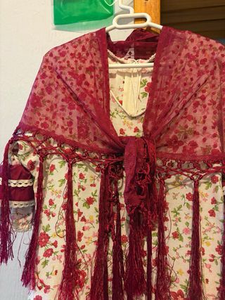 Traje de flamenca niña floral con matoncillo