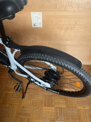 Bicicleta Eléctrica Blanca