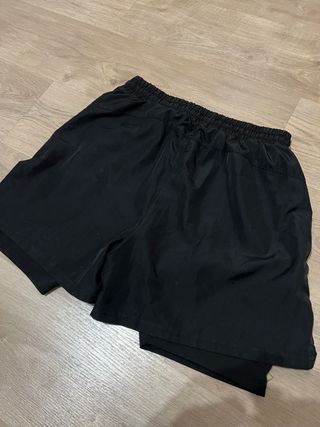 Pantalón corto Nike negro con malla