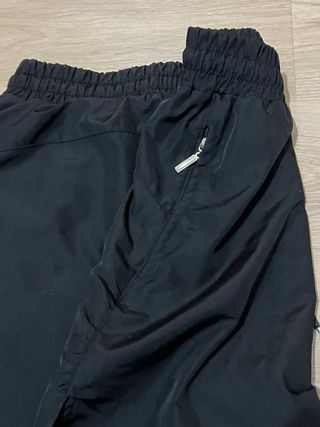 Pantalón corto Nike negro con malla