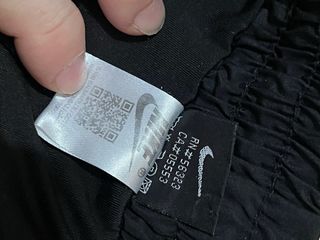 Pantalón corto Nike negro con malla