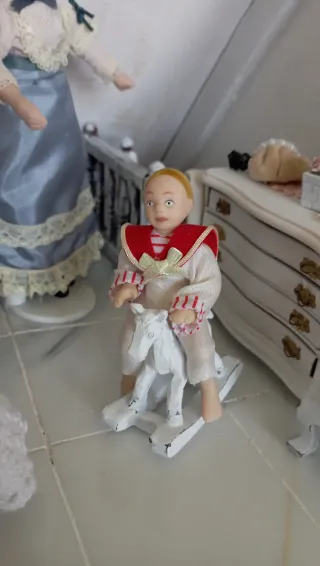 Miniatura Bambino Del Prado 1:12 - Posa Seduta