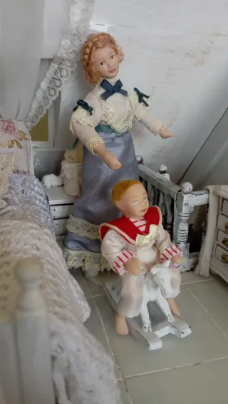 Miniatura Bambino Del Prado 1:12 - Posa Seduta