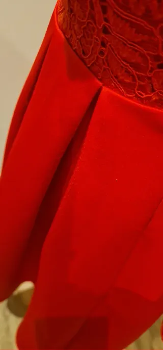 Vestido Curto Vermelho Renda e Tule