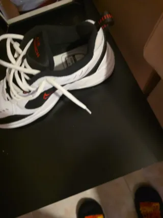 Zapatillas Nike Air Monarch Blancas Rojas