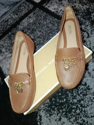 Michael Kors Mocasines Marrones con Candado Dorado