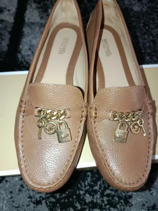 Michael Kors Mocasines Marrones con Candado Dorado